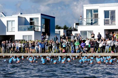 1300 triatleter dystede sidste år ved Challenge Denmark. I år forventes der omkring 2000, når stævnet tilmed er officielt EM på mellemdistancen. ?Foto: Henrik Ole Jensen