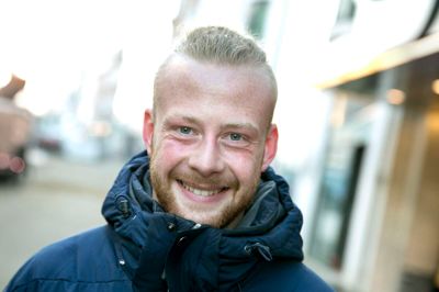 Foto: Tom Laursen. Jakob Madsen, Herning:
Det skal jeg, ja. Det bliver derhjemme med lidt hjemlig hygge og så videre sammen med hende, som jeg bor sammen med. Det bliver noget med noget god mad, dessert og vin. Jeg har også lige bestilt blomster, så det kommer der også. Det er første gang nogensinde, at jeg fejrer det.