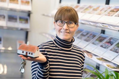 Anne Mogensen og hendes kolleger hos Danbolig Herning tilbyder i weekenden 4.-5. marts at komme forbi interesserede boligejere til en uforpligtende snak og vurdering. ? Foto: Tom Laursen