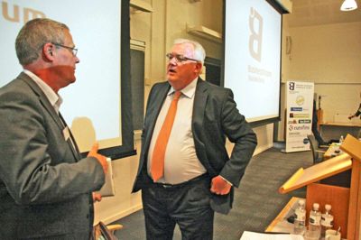 Politisk kommentator Hans Engell mener, at Hernings V-borgmester, Lars Krarup, har sendt et dybt stød mod statsminister Lars Løkke Rasmussen (V) med kraftig kritik af Venstres politik.