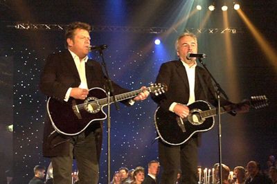 Brødrene Olsen er tilbage i Herning lørdag 25. februar, når de står for pauseunderholdningen i Dansk Melodi Grand Prix. Brødrene optrådte her også som særdeles grandprix-hotte i 2001. Det var ved DR's Sport 2000-show i MCH Messecenter Herning, hvor de blandt andet sang »Fly on the Wings of Love«, som de vandt Eurovision Song Contest med i 2000 i Globen i Stockholm. ? Foto: Jørgen Kristiansen