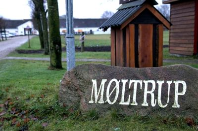 Møltrup Optagelseshjem er sagsøgt for 1,1 million kroner af en tidligere ansat, Line Væggemose Rømer.