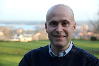 Formanden for plan-, miljø- og klimaudvalget i Silkeborg Kommune, Jarl Gorridsen, synes det vil være ideelt, hvis man placerer vindmøller i Gludsted Plantage ved Hjøllund. Foto: Morten Hallstrøm