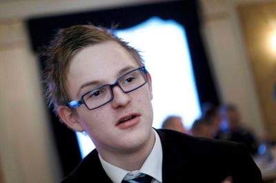 Jesper Schreiber (V) og fem andre unge kandidater er klar til at rykke ud og tale politik med andre unge.? foto: flemming hansen
