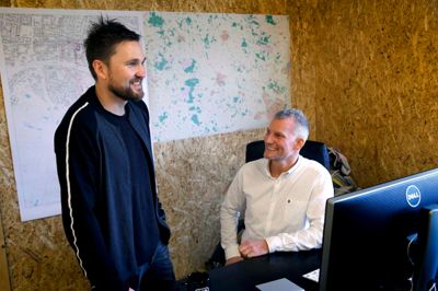 Erik Mønster (t.h) er kommet ind som administrerende direktør i RaceMakers, og hans rolle er blandt andet at holde styr på den daglige drift og sikre den rette prioritering af indsatserne. Foto: Flemming Hansen