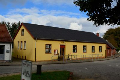 Forsamlingshuset i Sinding skal forskønnes. Der er penge til en opgradering af depotareal, en parkeringsplads og areal foran forsamlingshuset, samt markise.