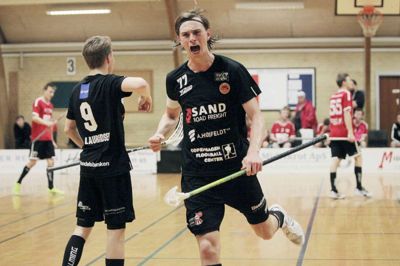 Mikkel Skov scorede det sidste mål i straffeslagskonkurrencen og sikrede dermed Sunds en femte og afgørende DM-semifinale mod Benløse. ?Foto: Birgitte Rødkær