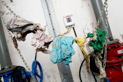 Underbukser er en af de ting, som herningenserne skal vænnes fra at skylle ud i toilettet, da de stopper pumperne til. ?Foto: Henrik Ole Jensen