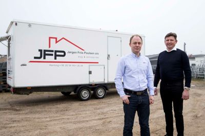 Selskabet JFP Murer & Tømrer er en del af JFP-koncernen, hvor Jesper Friis Poulsen (t.h.) er hovedaktionær, og Mikkel Steffensen (t.v.) er ansat som direktør. Foto: Tom Laursen