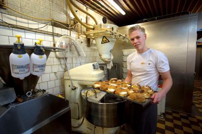 Lasse Nørup Bentsen har deltaget i DM to gange og glæder sig til nu at skulle til verdenmesterskaberne for bagerlærlinge i Abu Dhabi. ?foto: Peter Jessen