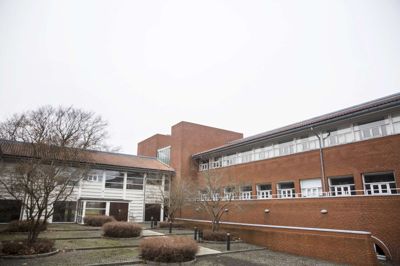 Den nye politiskole i provinsen skal placeres i den tidligere sygeplejeskole i Vejle. Her ses bygningerne. Foto: Polfoto/Benjamin Nørskov
