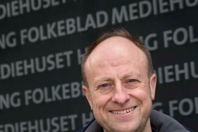 45-årige Heine Carstens fra Tjørring løb med bolden i den sidste omgang af Folkebladets »Tip resultatet«-konkurrence i Superliga-sæsonens grundspil. Han tippede med hjernen frem for hjertet og ramte plet på det ærgerlige 1-2-nederlag til FC Nordsjælland 19. marts i Herning. ? Foto: Tom Laursen