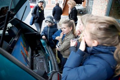 Særligt drive-in filmbilen var populær blandt de besøgende på bibliotekets P-dæk Foto: Flemming Hansen