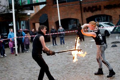 Magi med ild med Cirkus Sort ved kongrescenter. Foto: Flemming Hansen