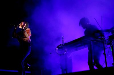 Trentemøller slutter offroad festen af med koncert på scenen på torvet og på trods af regnen var der fyldt godt op under de store paraplyer.
Foto: Flemming Hansen