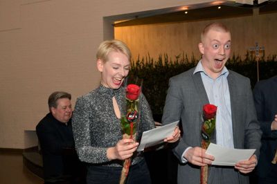 Brede smil og store øjne fra talentkonkurrencens vindere Amanda Loft Sandegaard og Mikkel Baungaard Thomsen. ?Foto: Steen Hebsgaard