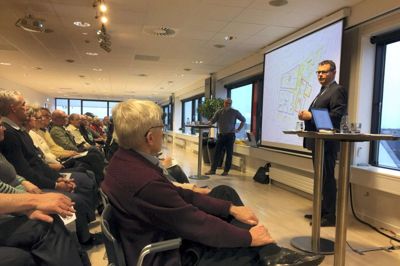 Borgmester Lars Krarup (V) og planchef Marius Reese besøgte Herning Folkeblad torsdag aften.