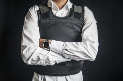 Scanpix/Lafur Steinar Gestsson. Politiet fandt blandt andet to skudsikre veste og en maske i lejligheden, hvor den 25-årige somaliske mand, der er tiltalt for at have fremstillet og besiddet en sprængfarlig bombe, befandt sig.