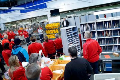 Chef for PostNord Danmark, Peter Kjær Jensen, var tidligt på færde i Herning onsdag morgen. ?Foto: Flemming Hansen