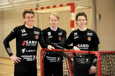 Mathias Lauridsen (t.v.), Morten Handgaard og Mads Jespersen er til daglig holdkammerater på ligaholdet hos Sunds Seahawks. De kommende dage er de med Danmark til U19-VM i Sverige. ?Foto: Birgitte Rødkær