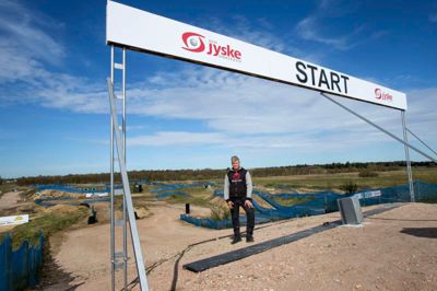 Christian Morgen Larsen påbegyndte i 2013 et projekt, der vil få de fleste til at give op i løbet af den første uge. Men han har holdt ved trods huskøb, uddannelse og arbejdsskifte. Uanset vind og vejr har man kunne opleve ham knokle løs på at etablere det to hektar store område med fire forskellige cykelbaner, publikumstribuner, adgangsvej og meget mere. Målet er snart nået, og inden sommer kan indvielsesdatoen offentliggøres. ?Foto: Tom Laursen