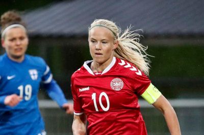 Pernille Harder kan i morgen sikre sig sit tredje store, internationale trofæ på godt seks måneder. Den danske landsholdsanfører og hendes tyske klub Wolfsburg spiller pokalfinale imod SC Sand. ? Foto: Jens Dresling/Ritzau Foto