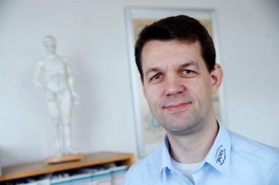 Boel Akupunktur har fire klinikker i Danmark. Den første blev etableret i 1979 i Aulum af John Boel Senior, der har overdraget klinikken til sin søn, John Boel Junior. ? FOTO: FLEMMING HANSEN
