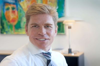 John Fisker, administrerende direktør i Ringkjøbing Landbobank, kan igen juble over bankernes image-måling.
