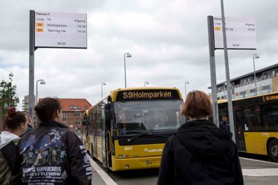 De elektroniske skilte på banegårdspladsen i Herning virker efter fire måneder stadig ikke helt, som de er tiltænkt. ? Foto: Tom Laursen