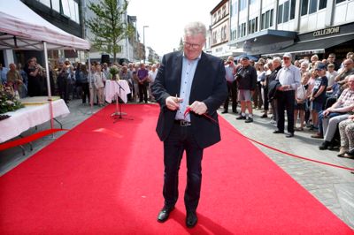 Ulrik Hyldgaard klippede snoren. Foto: Henrik Ole Jensen