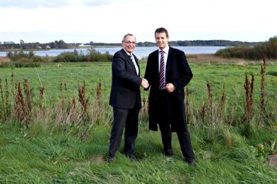 Bent Hansen og Lars Krarup tilbage i 2009, da placeringen af supersygehuset var faldet på plads. ?foto: tony brøchner