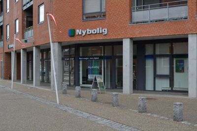 Nybolig er rykket ud af Danmarksgade 10. Mæglerkæden fortsætter dog i området. Foto: Kim Krasuld