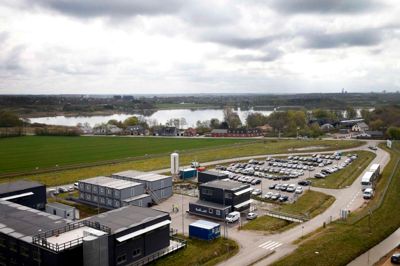Den omlagte Næstholtvej, der giver adgang til byggepladsen i Gødstrup, bliver langs med jernbanen og videre rundt om det færdige supersygehus erstattet af en fordelingsvej, som Herning Kommune har foreslået navngivet enten Hospitalsparken eller Hospitalsbyen. ?Foto: Flemming Hansen