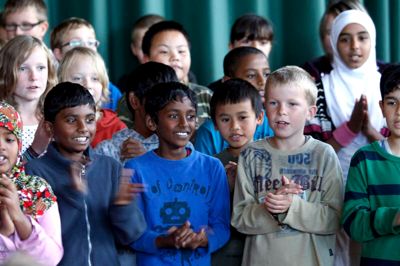 55 procent af Brændgårdskolens 340 elever er af anden etnisk herkomst end dansk. Andelen af tosprogede børn er vokset gennem de seneste fem år. Det giver gnidninger, og nu anklages skolen for at dysse overgreb på etnisk danske elever ned. ?foto: tom laursen
