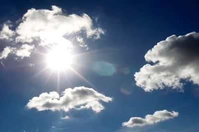 Solen skinner lystigt for tiden. Til december er det nyt julebelysning, der skal lyse op i Haderup. Foto: Flemming Hansen