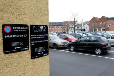 Parkeringspladsen bag Team Teatret, Grønnegade Nord, er ejet af Jacobsen Group ApS og har som den eneste i Herning by betalt parkering. Nu er ejeren åben for, at p-vagten kan holde fri på de dage, hvor der er store begivenheder i byen.?foto: flemming hansen