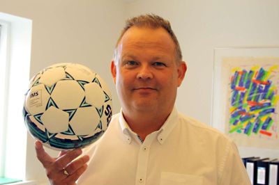 Jan Birk Knudsen, chef for Vores Ikast
Jeg var hjemme i Ikast. Min kone var gravid med vores første barn - Rasmus. Vi så kampen i fjernsynet. Jeg arbejdede i Herning dengang. Dagen efter kampen var byen på den anden ende. Jeg følte, jeg var gået glip af noget. Men jeg prioriterede altså familielivet.