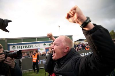 Glen Riddersholm blev den første træner til at føre FC Midtjylland til det danske mesterskab. Euforien var også vild i 1992, da Danmark vandt EM-guld - og Glen Riddersholm blev student. Foto: Flemming Hansen