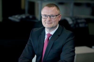 Administrerende direktør i KK Wind Solutions, Chlinton Arendal Nielsen har måtte afskedige 24 medarbejdere, for at tilpasse omkostningerne i en hård vindmøllebranche. Foto: Henrik Ole Jensen