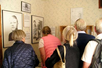 Tilbuddet inkluderer et besøg på Brunkulsmuseet og en bustur gennem brunkulslejerne og Harrild Hede. Privatfoto