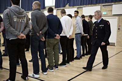 Nye politikadetter, da der onsdag 1. marts 2017 var første skoledag for de nye politikadetter i Brøndby. Kadetterne skal supplere politiet og frigøre betjente til andet arbejde. Foto: ritzau/Nicolai Tobias