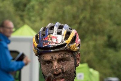 Den forsvarende danmarksmester, Simon Andreassen, fik tekniske problemer på grund af regnvejret, og han var ikke tilfreds med at skulle løbe i mål. ? Foto: Charlotte le Fèvre