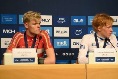 Julius Johansen (t.v.) hentede EM-sølv til Danmark i junior-drengenes enkelstart. Guldet gik til norske Andreas Leknessund. Foto: Thomas Damm