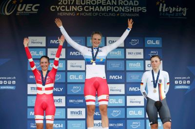 Pernille Mathiesen blev europamester på U23-pigernes enkeltstart. Cecilie Uttrup Ludwig hentede sølv og sikrede dansk dobbelttriumf. Tyske Lisa Klein fik bronze. Foto: Flemming Hansen