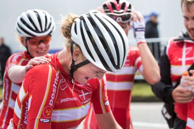 Pernille Mathiesen kunne ikke holde tårerne tilbage. Den 19-årige rytter fra Holstebro tog sin anden EM-guldmedalje, da hun vandt U23-kvindernes linieløb med et flot soloridt.