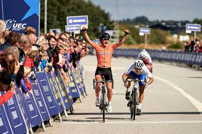Hollandske Marianne Vos kan skrive ennu en titel på sit imponerende cv. Hun er nu også europamester hos kvinderne. Foto: Claus Bonnerup/Ritzau Foto