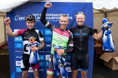 Heldigvis var det en lokal mand, der gik af med sejren i det 60 kilometer lange motionscykelløb søndag formiddag. Stort tillykke til Bo Boi fra Team Lågeshoppen/Uhrskov-vine.dk. FOTO: TOM LAURSEN