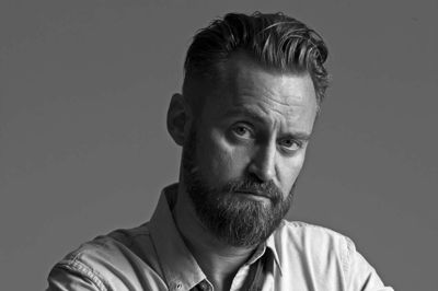 Jokeren er mest kendt for sin musik, men da Anna-Mette Fjord Kristensen fra koncertudvalget fandt ud af, at han også udtrykker sig gennem billeder, tegnede der sig et anderledes arrangement. ?privatfoto
