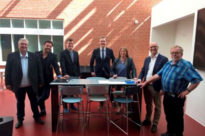 Valgforbundet mellem Venstre, Dansk Folkeparti og Liberal Alliance blev præsenteret på Aarhus Universitetshospital. Fra venstre er det Per Zeidler (LA-kandidat), Morten Rugholm (formand LA-Østjylland), Jakob Kjærsgaard (DF-kandidat), Ole Revsgaard Andersen (DF-kandidat), Lone Langballe (DF-spidskandidat), Carsten Kissmeyer (V-spidskandidat) og Christian Juhl (formand for Venstre i Region Midtjylland). ?PR-foto