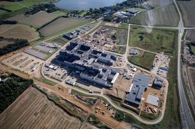 Landsbyen Gødstrup - øverst i billedet - skal overføres til byzone, så den kan vokse sig sammen med det kommende storsygehus. ?Foto: Tom Laursen